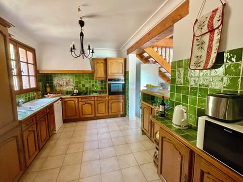 Kitchen (full kitchen renovation in March 2026 ready for 2026 seasonal rentals)