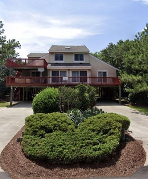 3,000 sq ft with wrap around deck and separate sun deck