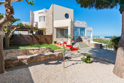 Garden. private garden with outside sofa, big BBQ and jacuzzi