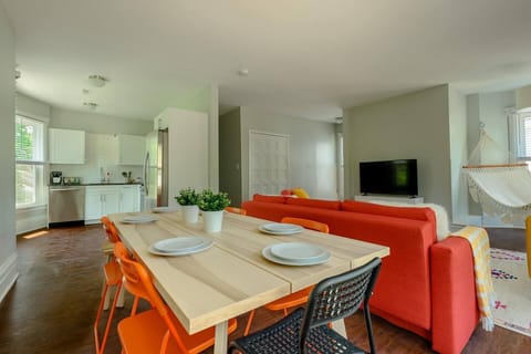 "The bright and cheery units offered the perfect amount of space for the 9 of us to socialize while ensuring we also had very comfortable sleeping arrangements for those of us spending the weekend." - Jennifer, 5 Star Review