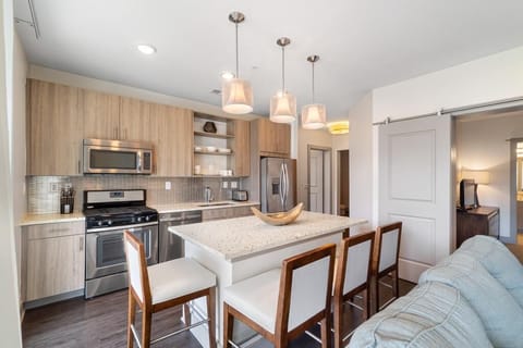 Kitchen island dining