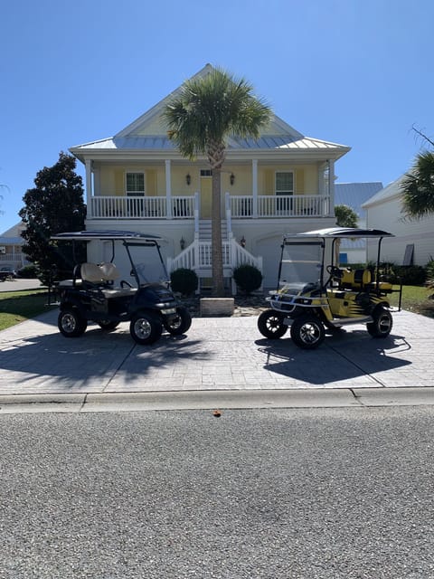 Beach house and 2 complimentary golf carts
