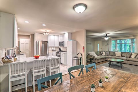 Kitchen | Breakfast Bar w/ Bar Stools