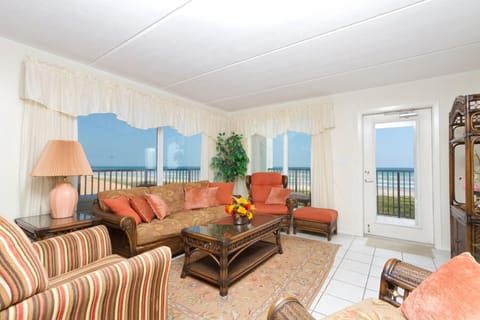 Welcome to our ultra-cozy vacation home at Seville Condominiums!