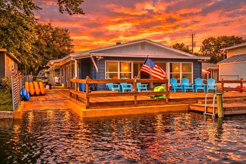 Huge Deck and Small Ramp to Make Getting In and Out of Kayaks Easier