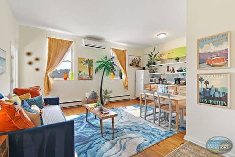 Living area daybed with trundle (two twins)