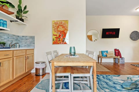 Dining area seating for four