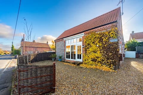 The Barn, Great Ryburgh: A fabulous brick & flint barn conversion