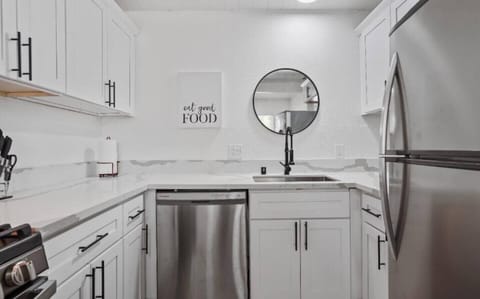 Full kitchen for all of your cooking needs!