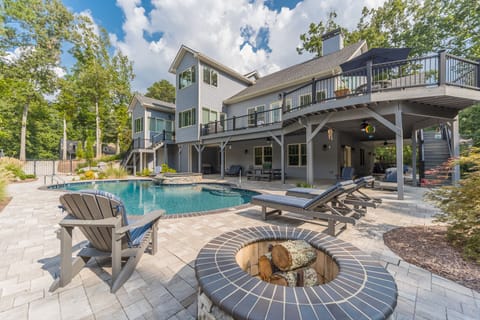 Gated Terrace Apartment with Pool, Jacuzzi, and Firepit