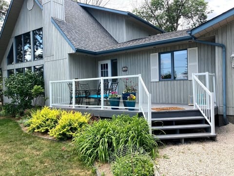 Front entrance deck
