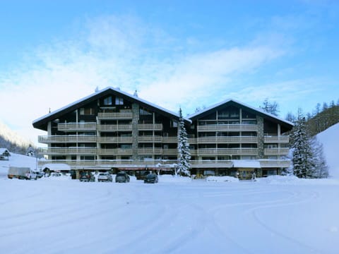 Sky, Cloud, Building, Snow, House, Slope, Tree, Wood, Window, Freezing