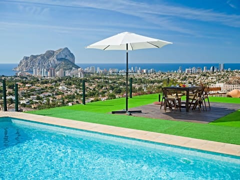Water, Sky, Plant, Daytime, Umbrella, Building, Blue, Azure, Nature, Swimming Pool