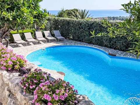Water, Plant, Flower, Property, Sky, Azure, Swimming Pool, Natural Landscape, Tree, Vegetation