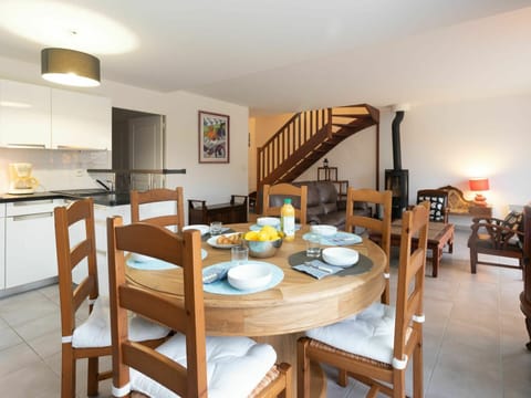 Table, Furniture, Property, Tableware, Chair, Wood, Picture Frame, Building, Interior Design, Kitchen & Dining Room Table