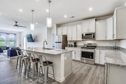 Main Level,Breakfast Bar,