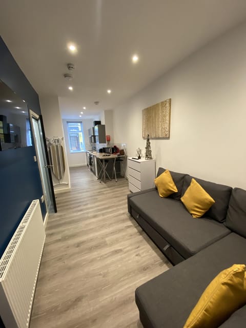 Apt 1 - 1 double bedroom and sofa bed