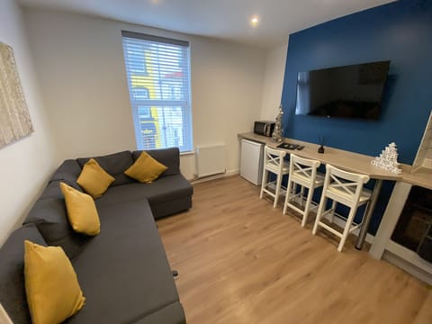 Apt 4 - 2 bed apartment - double - king - sofa bed