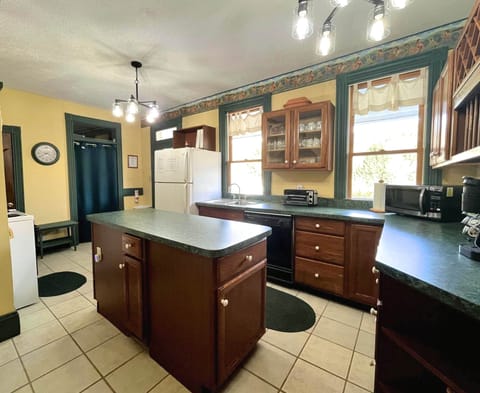 Elevation Vacation Rentals - Slatyfork Homestead