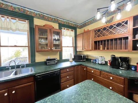 Elevation Vacation Rentals - Slatyfork Homestead