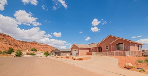 Picture yourself surrounded by breathtaking landscapes, making memories that last a lifetime. Book your southern Utah escape at Gathering Place!