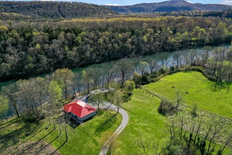6 acres of privacy along the beautiful Norfork River