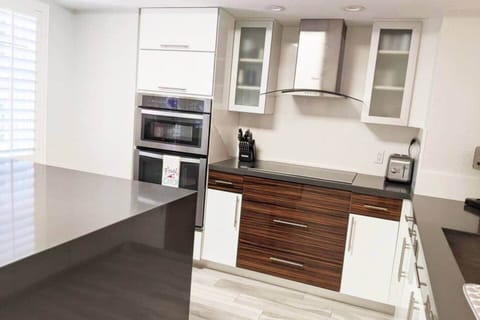 A cook and entertainers gourmet kitchen with built-in appliances!