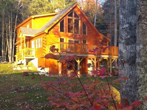 Pebblenook Lodge in the fall 🍁