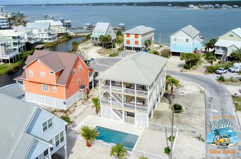 Private Pool. The Yacht Club, sleeps 20. Lagoon Pass Neighborhood. Bring your boat.