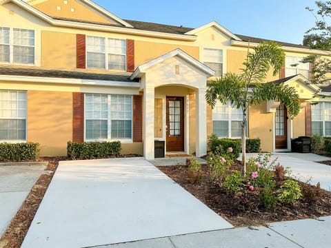 3 bedroom townhouse just two miles from Disney World