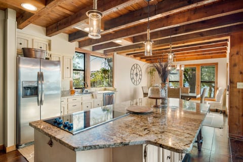 Cooking is much more fun surrounded by family & friends and an amazing view!