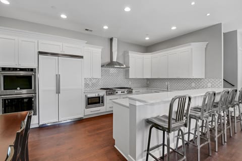Gourmet Kitchen with seating at the counter for 5