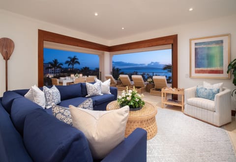 Blue Ocean Suite H401 | Expansive Ocean View Great Room