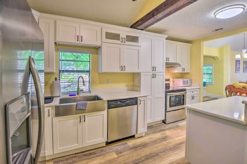 Kitchen | Dishware/Flatware | Pots/Pans