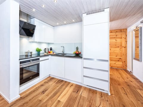 Window, Building, Snow, Tree, Wood, Facade, Sky, Real Estate, Roof