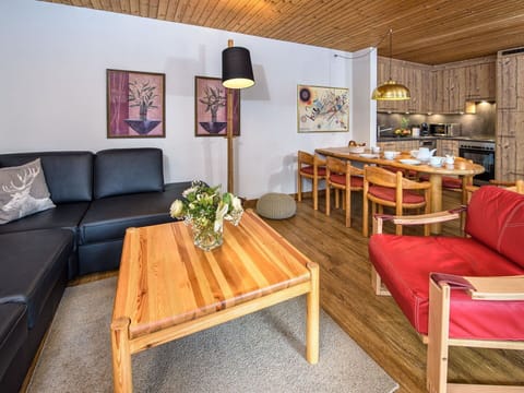 Table, Furniture, Property, Picture Frame, Couch, Wood, Comfort, Studio Couch, Flooring, Living Room