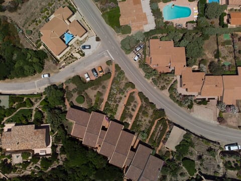 Property, Photograph, Green, Natural Environment, Infrastructure, Architecture, Land Lot, Urban Design, Thoroughfare, Tree