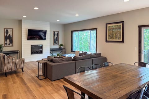 Nisswa Vacation Rental | 5BR | 5BA | 3,500 Sq Ft | Stairs Required