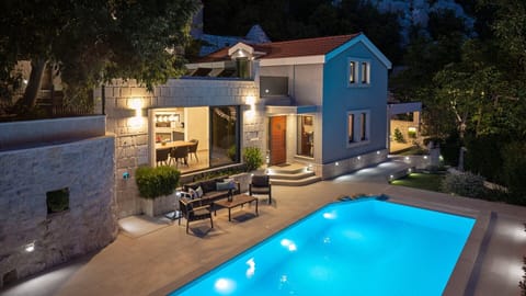 NEW! Villa Falcon House, 3-bedroom villa with heated 36 sqm pool, Jacuzzi, Finnish sauna
