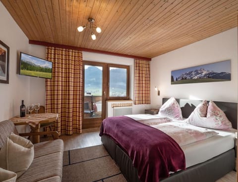 Doppelzimmer mit Dusche, WC - Landhaus Elfi Apartment in Salzburgerland