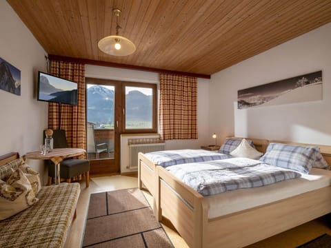 Doppelzimmer mit Dusche, WC - Landhaus Elfi Apartment in Salzburgerland