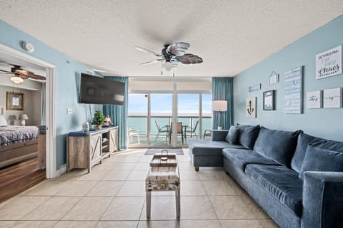 Laguna Keyes 809 is located on the oceanfront and offers fabulous views!