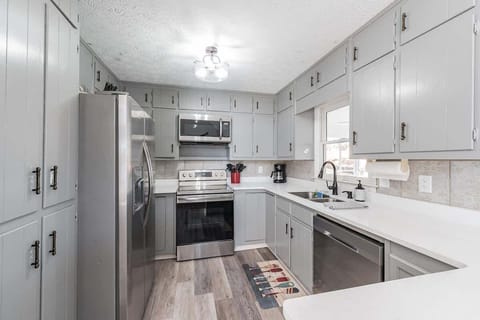 Kitchen (All Stainless Steel Appliances)