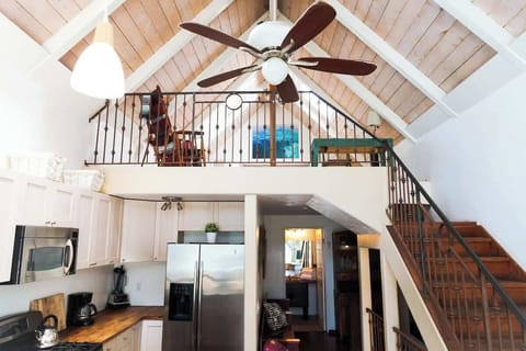 Cozy Loft-Style Retreat