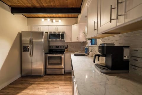 406e4063-6076-451c-85c7-e0c22d49d47b