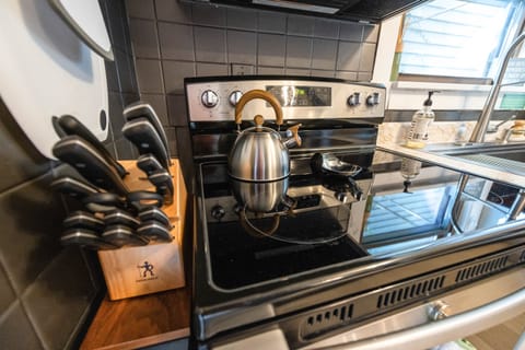 Pots | Pans | Utensils | Bakeware | Knives