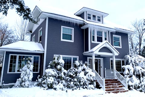 Welcome to 137 Hillcrest Ave! 