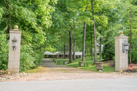 Entry to Farrar Guest House
