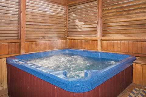 Indoor spa tub