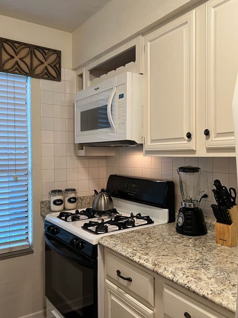 Kitchen - full sized appliances